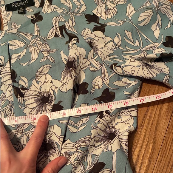 Papillon Blanc Teal and White Floral Wrap Blouse - Picture 11 of 14